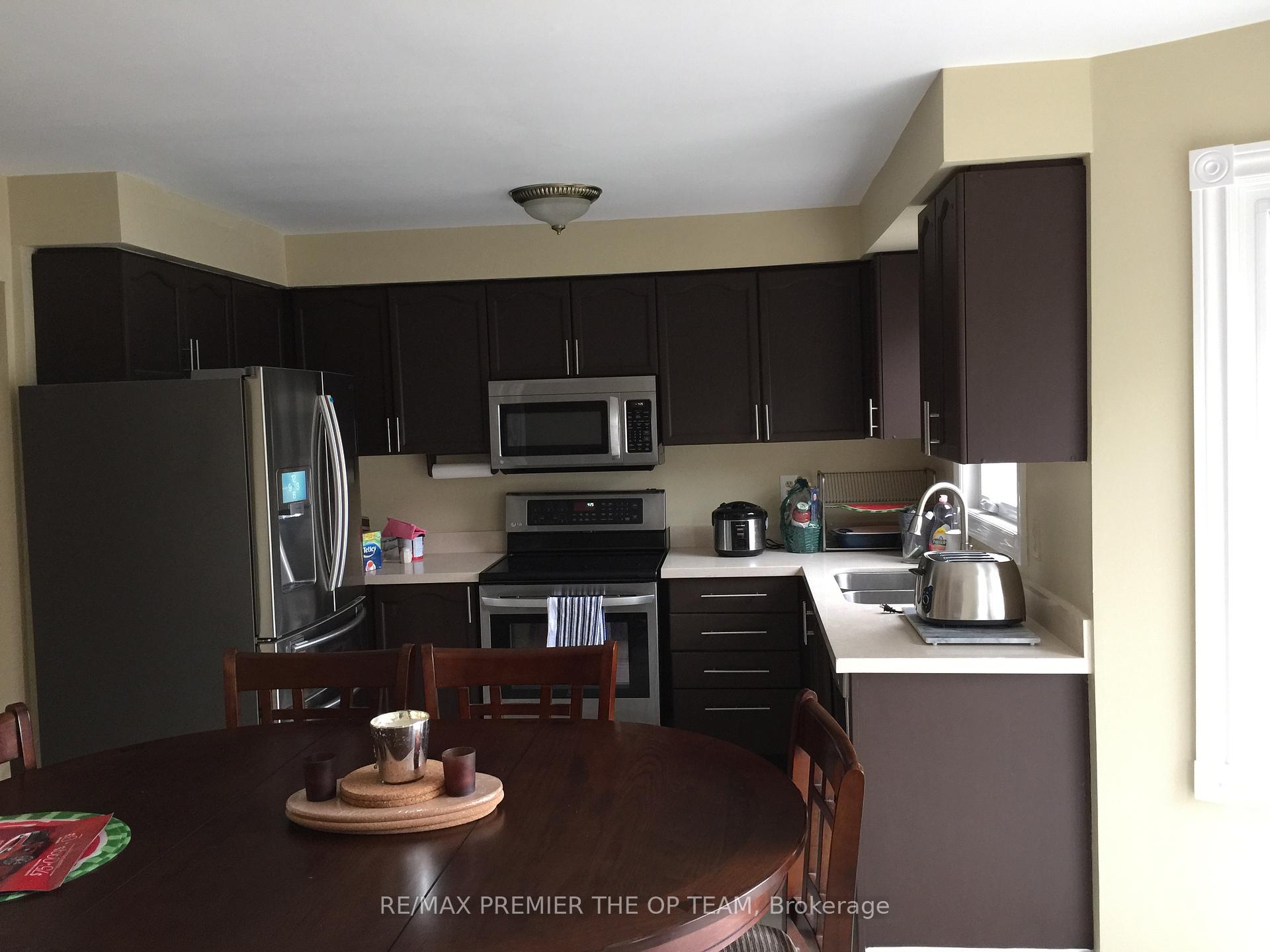Photo 6 of 21 Pentland Crescent, Vaughan, Maple — HOMEH