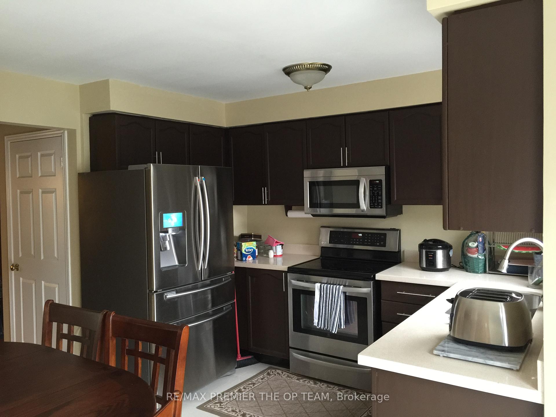 Photo 7 of 21 Pentland Crescent, Vaughan, Maple — HOMEH