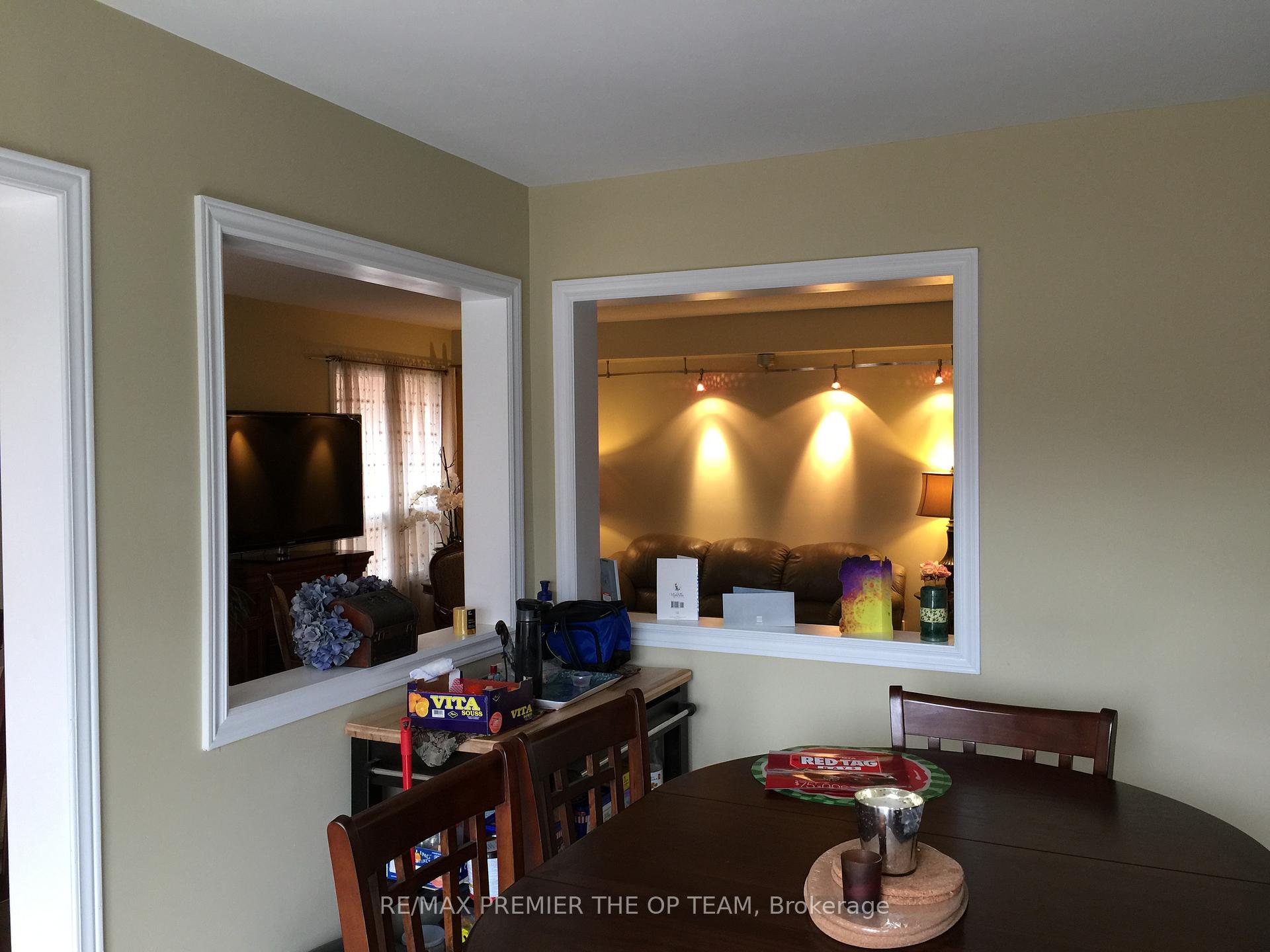 Photo 8 of 21 Pentland Crescent, Vaughan, Maple — HOMEH
