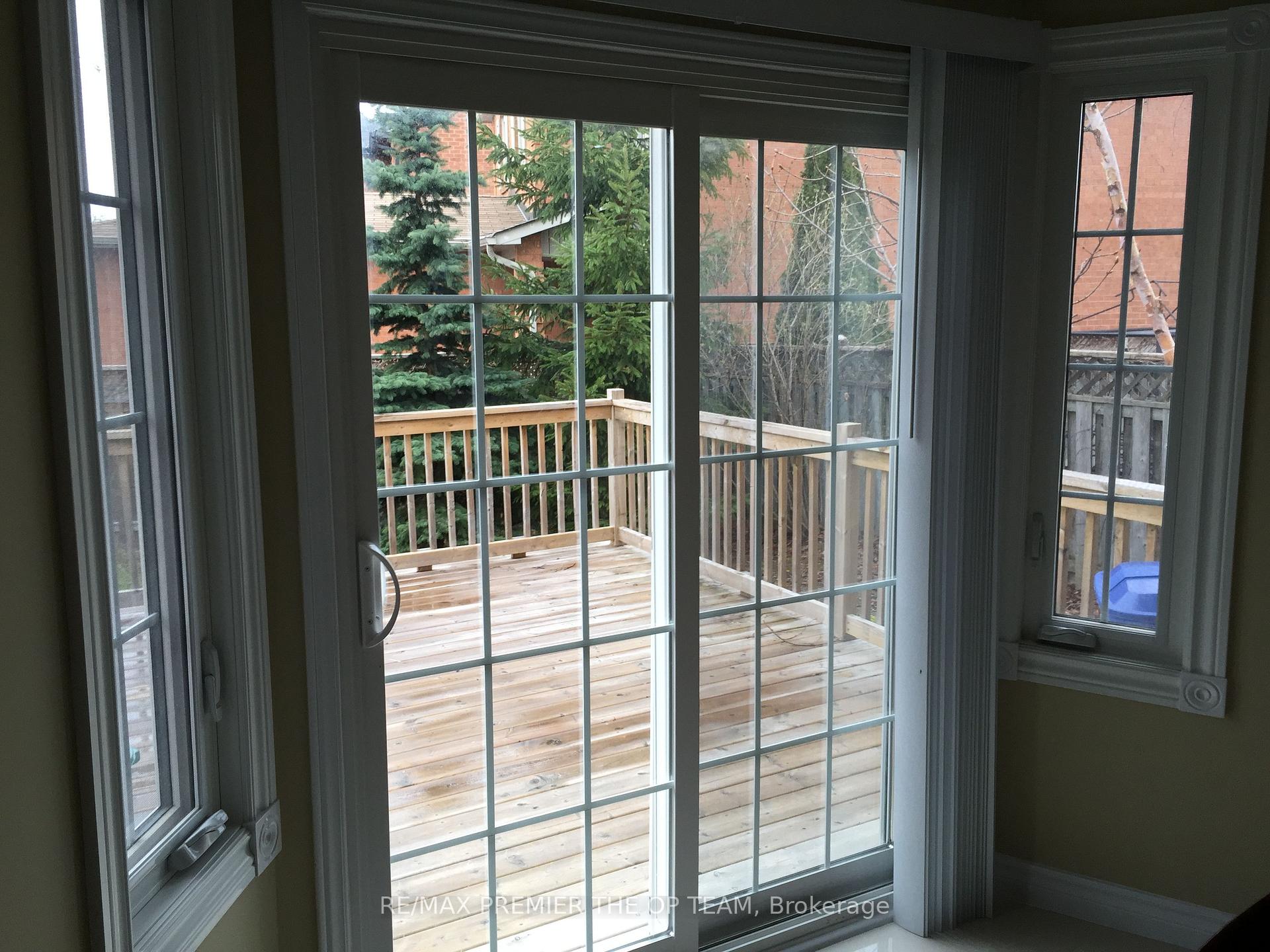 Photo 9 of 21 Pentland Crescent, Vaughan, Maple — HOMEH