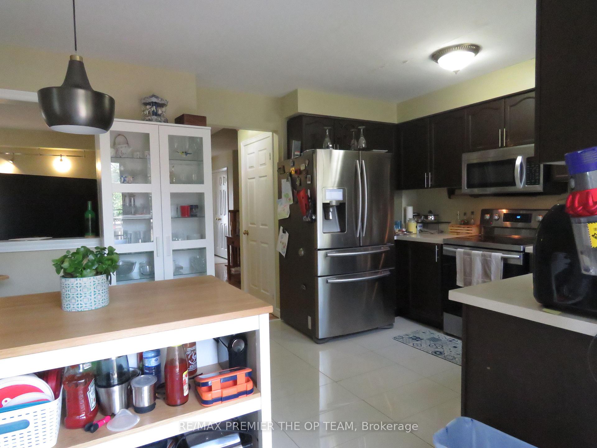 Photo 15 of 21 Pentland Crescent, Vaughan, Maple — HOMEH