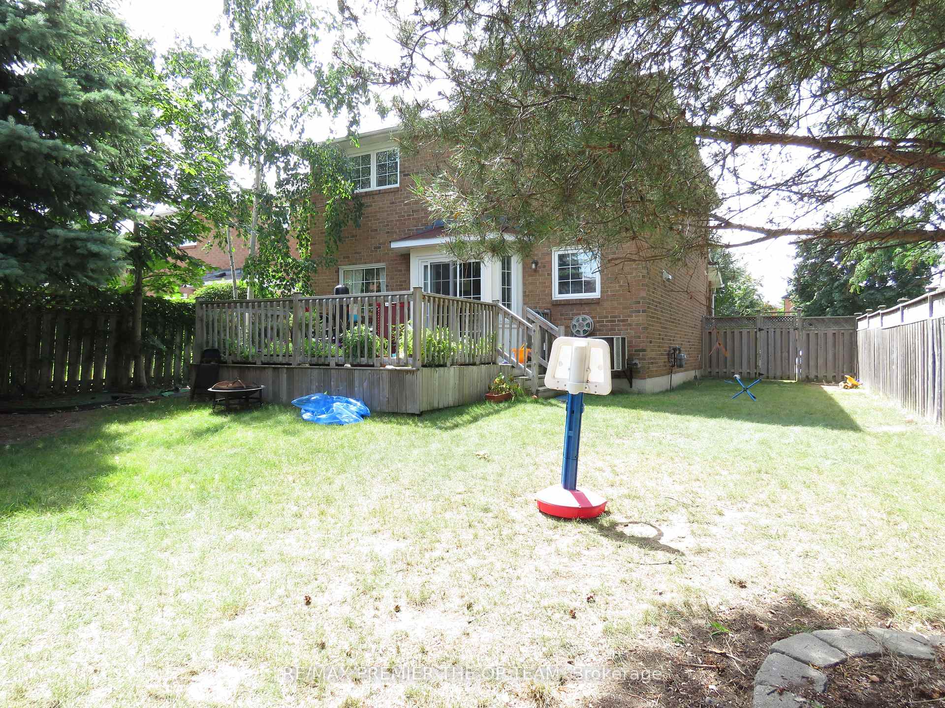 Photo 18 of 21 Pentland Crescent, Vaughan, Maple — HOMEH