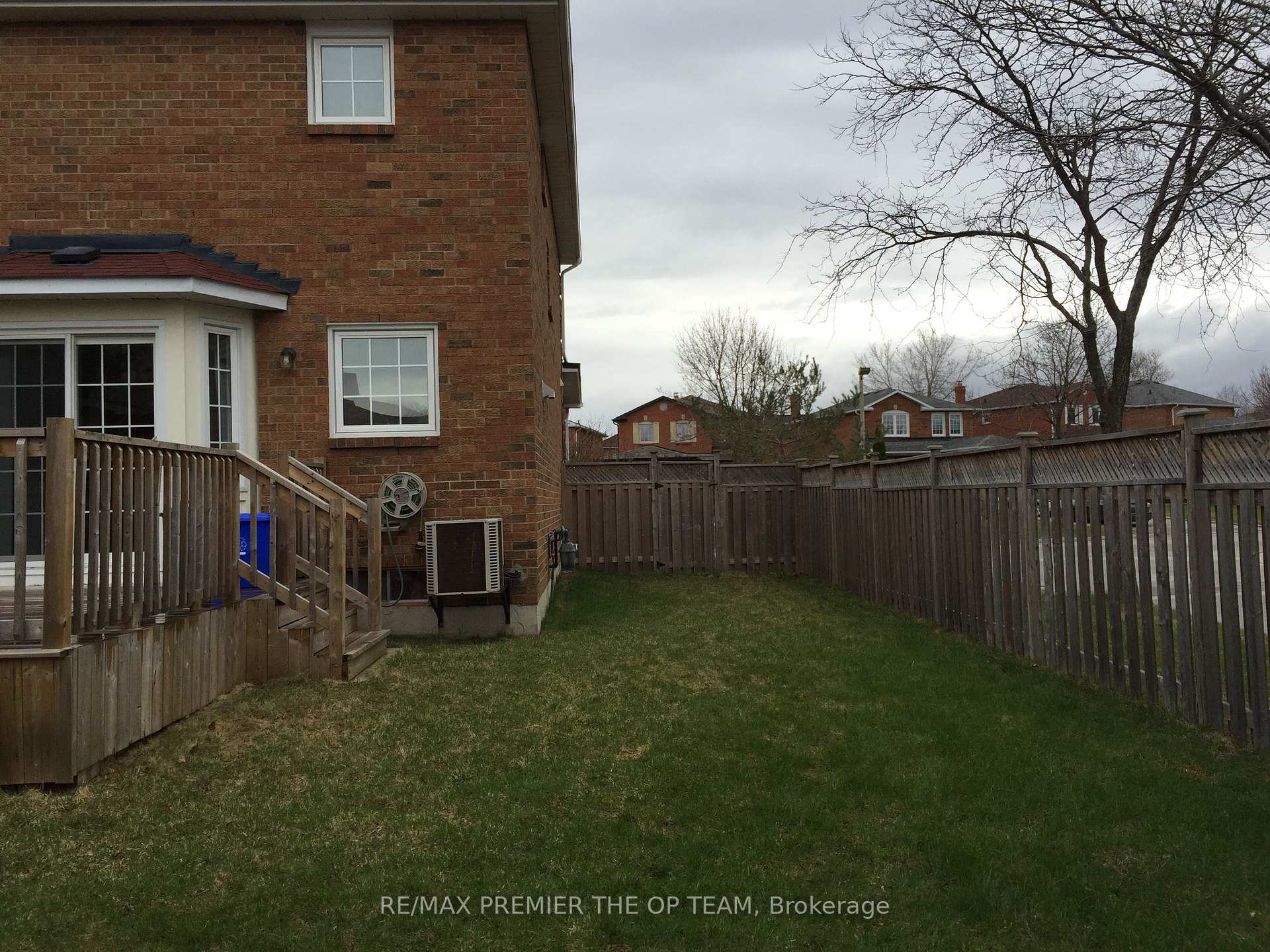 Photo 20 of 21 Pentland Crescent, Vaughan, Maple — HOMEH