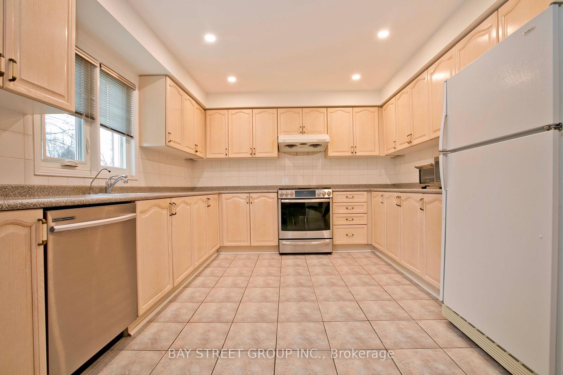 Photo 7 of 29 Webber Crescent, Markham, Unionville — HOMEH
