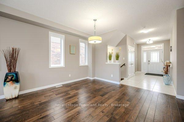 Photo 4 of 605 Sundew Drive, Waterloo — HOMEH