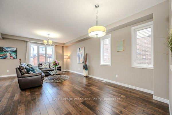 Photo 5 of 605 Sundew Drive, Waterloo — HOMEH