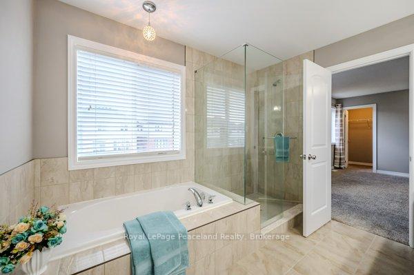 Photo 20 of 605 Sundew Drive, Waterloo — HOMEH