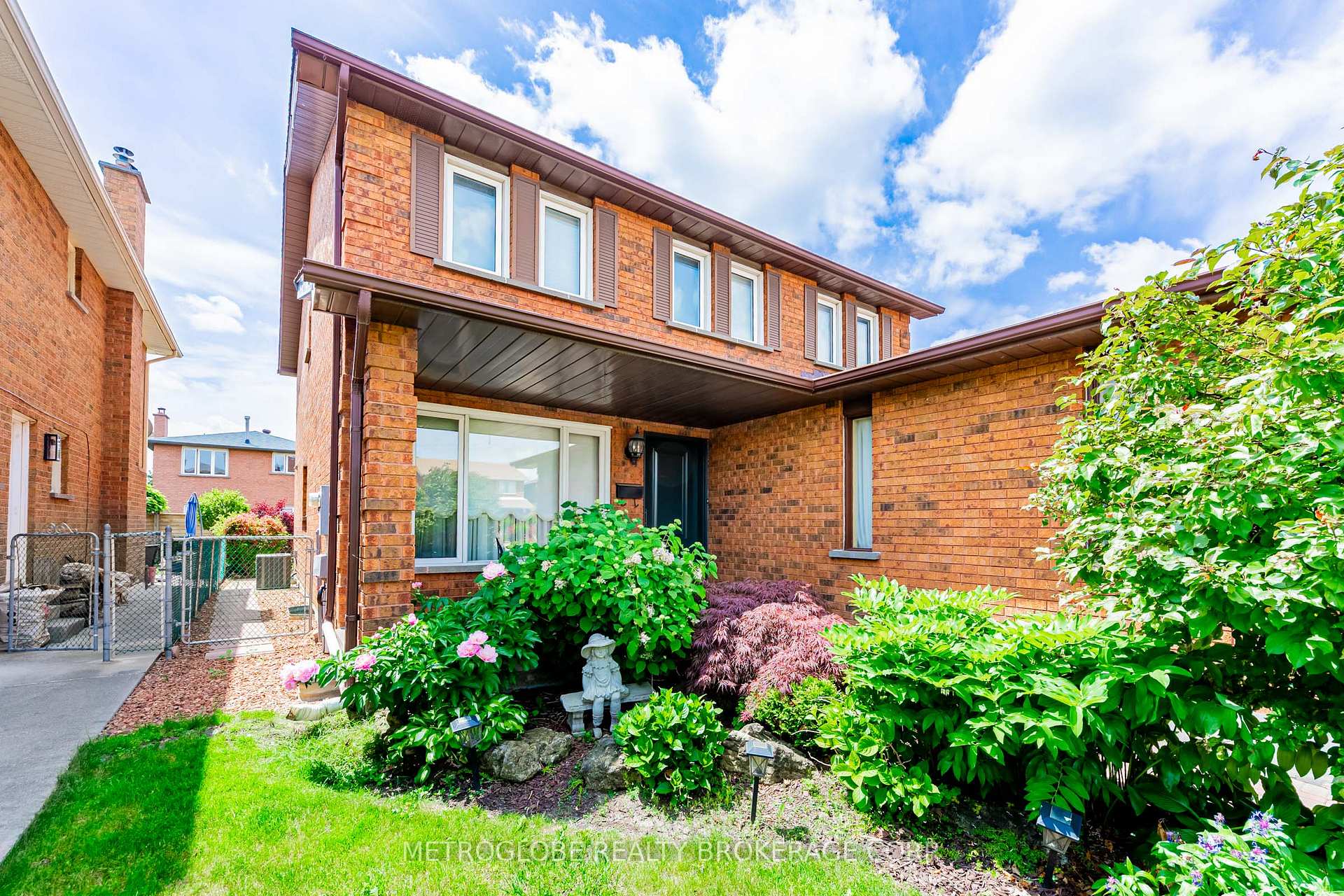 Photo 3 of 411 Forest Drive, Vaughan, West Woodbridge — HOMEH