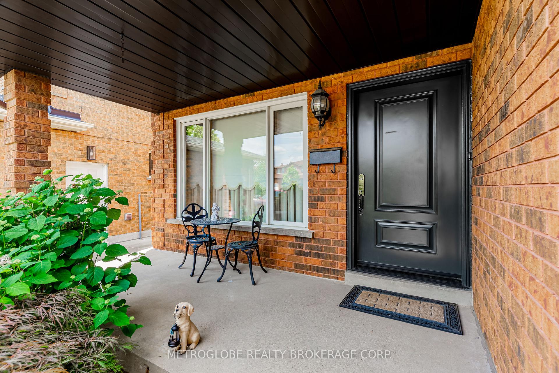 Photo 4 of 411 Forest Drive, Vaughan, West Woodbridge — HOMEH