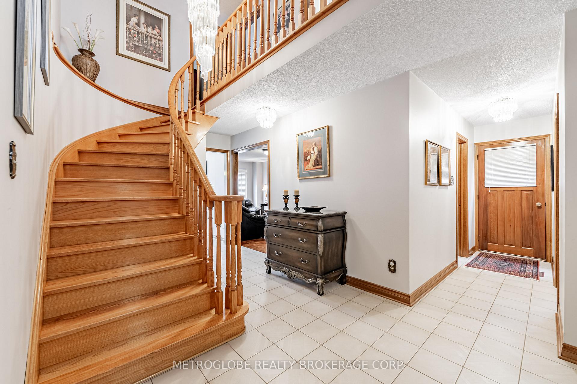 Photo 5 of 411 Forest Drive, Vaughan, West Woodbridge — HOMEH