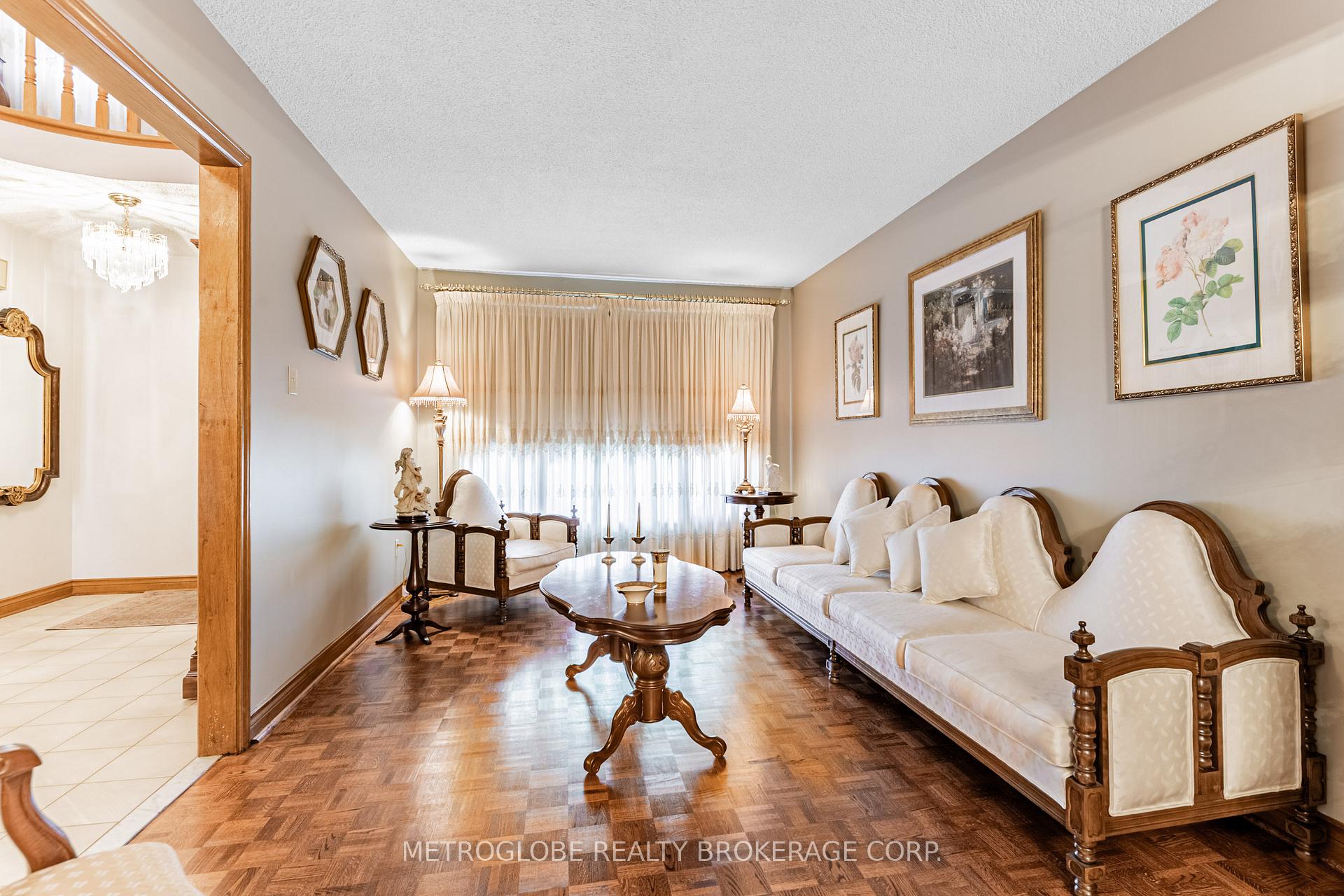Photo 8 of 411 Forest Drive, Vaughan, West Woodbridge — HOMEH