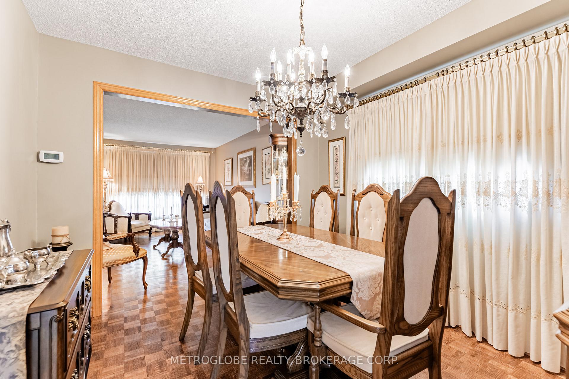 Photo 11 of 411 Forest Drive, Vaughan, West Woodbridge — HOMEH
