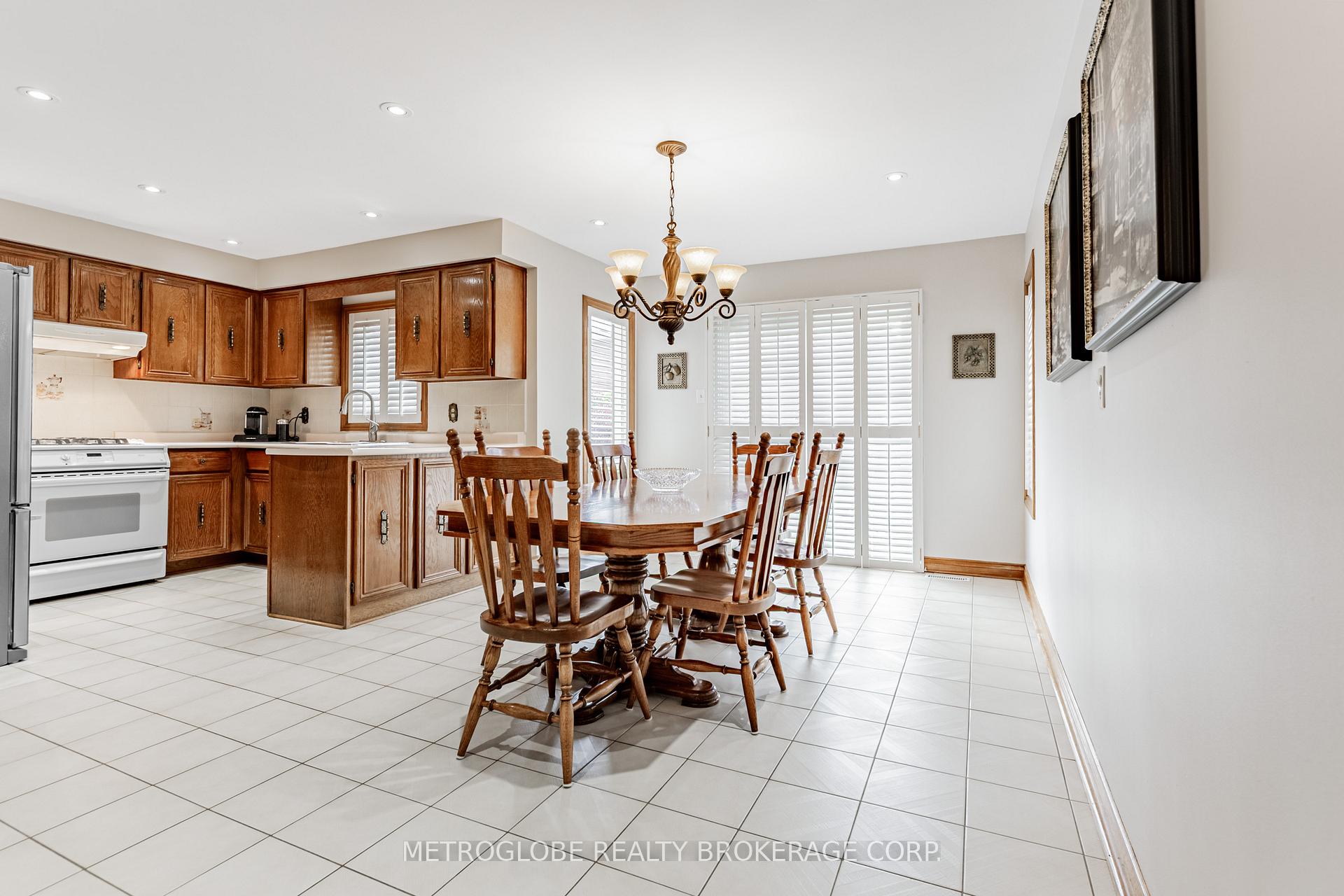 Photo 13 of 411 Forest Drive, Vaughan, West Woodbridge — HOMEH