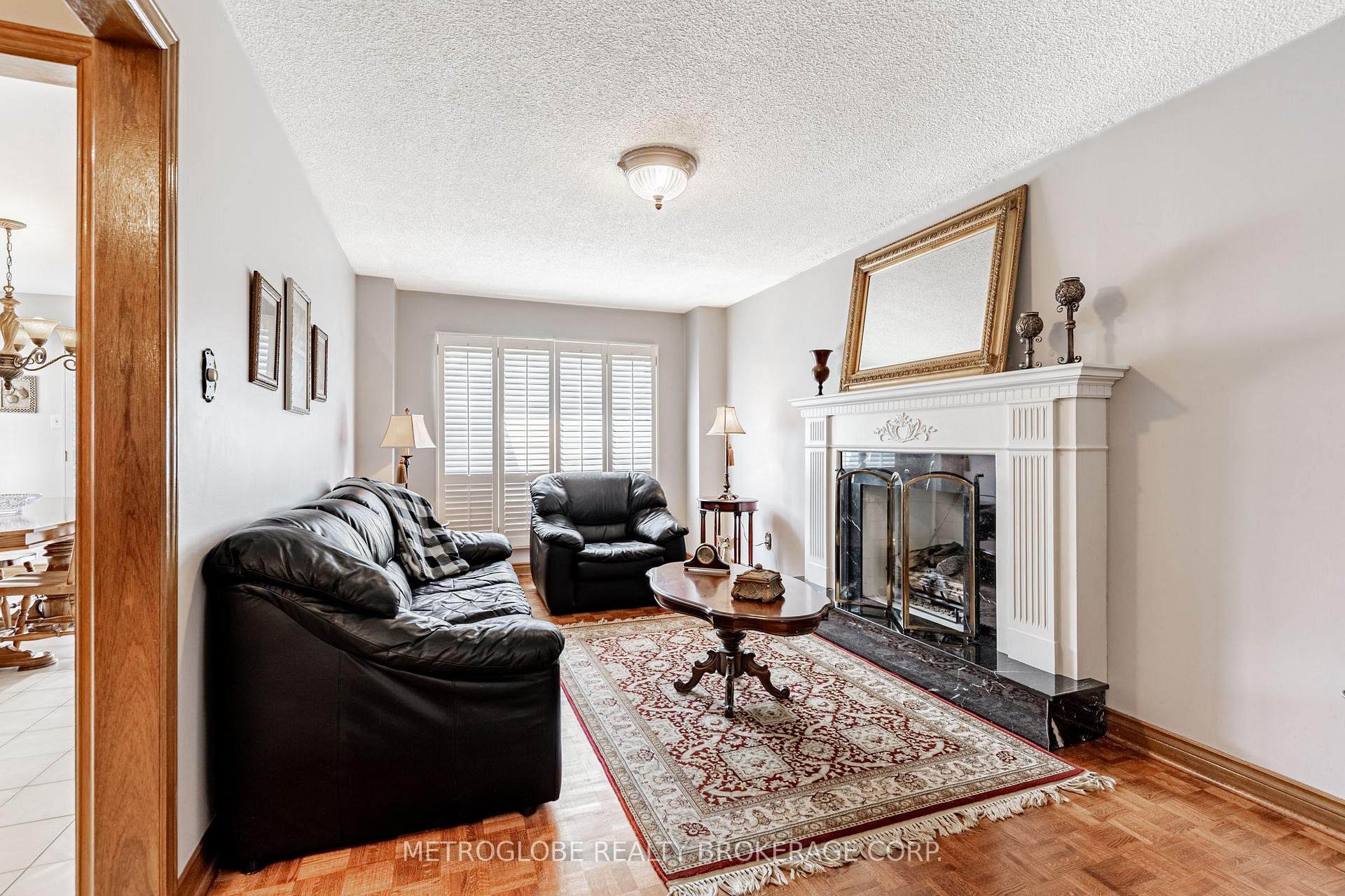 Photo 16 of 411 Forest Drive, Vaughan, West Woodbridge — HOMEH