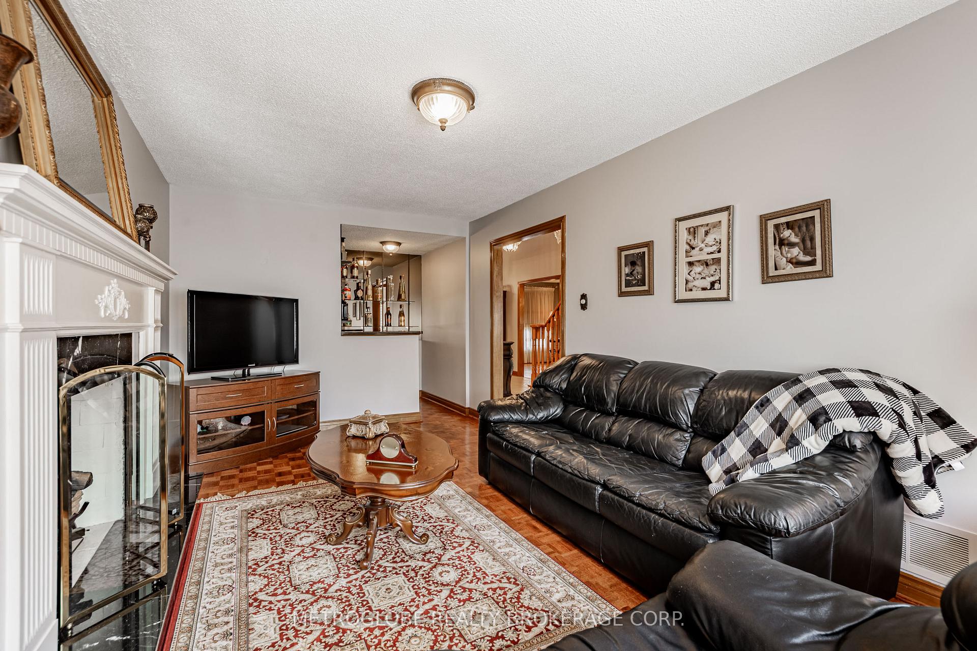 Photo 17 of 411 Forest Drive, Vaughan, West Woodbridge — HOMEH