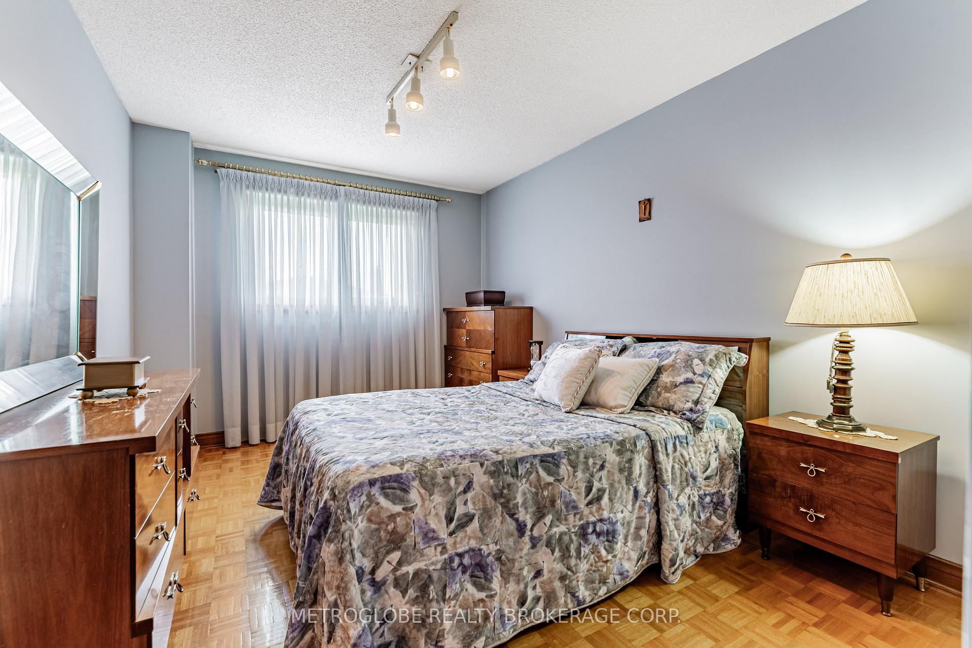 Photo 22 of 411 Forest Drive, Vaughan, West Woodbridge — HOMEH