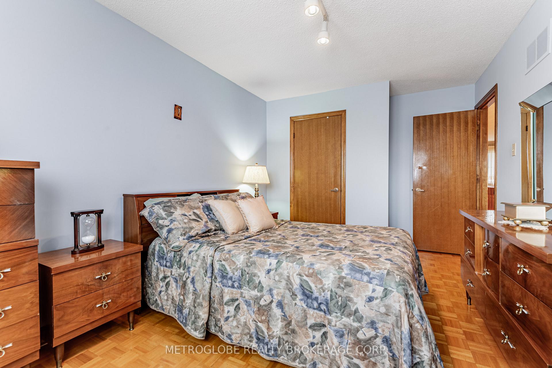 Photo 23 of 411 Forest Drive, Vaughan, West Woodbridge — HOMEH