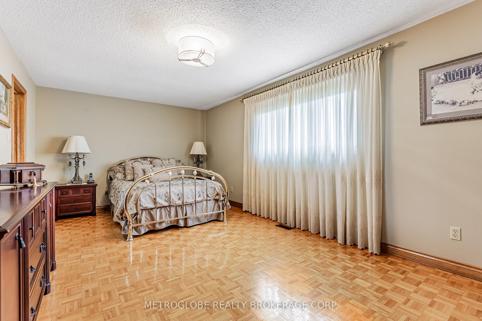 Photo 24 of 411 Forest Drive, Vaughan, West Woodbridge — HOMEH