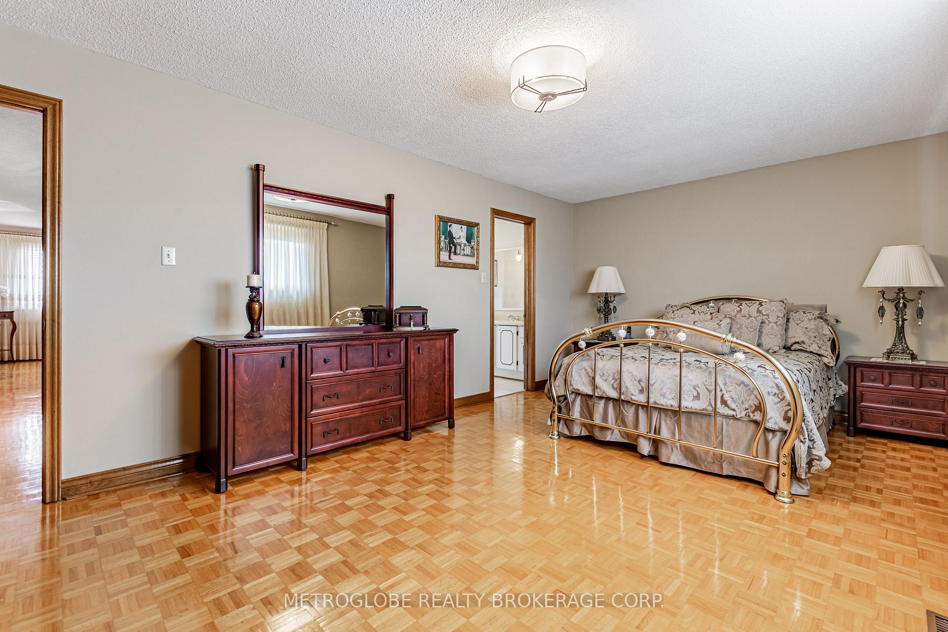 Photo 25 of 411 Forest Drive, Vaughan, West Woodbridge — HOMEH