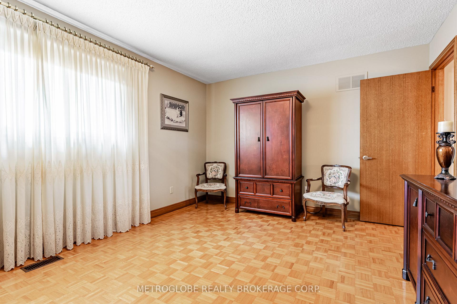 Photo 26 of 411 Forest Drive, Vaughan, West Woodbridge — HOMEH