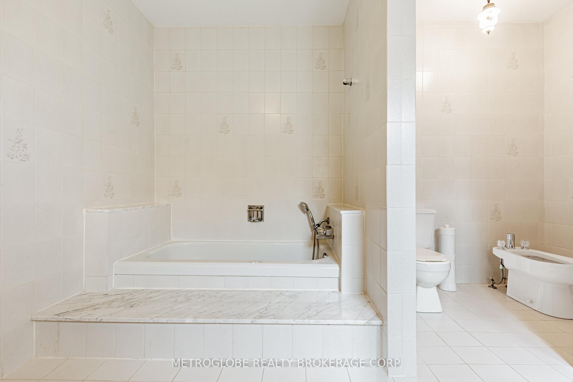 Photo 28 of 411 Forest Drive, Vaughan, West Woodbridge — HOMEH
