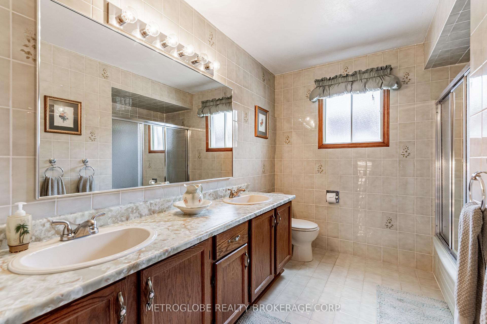 Photo 31 of 411 Forest Drive, Vaughan, West Woodbridge — HOMEH