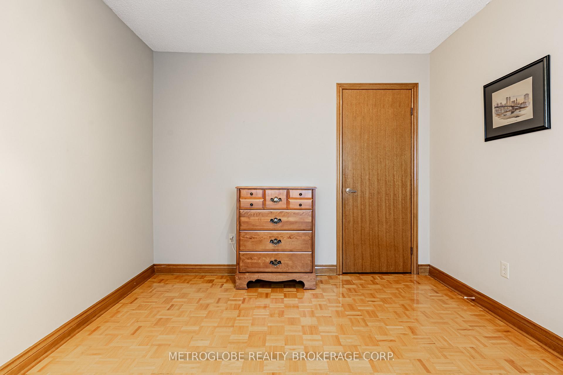 Photo 33 of 411 Forest Drive, Vaughan, West Woodbridge — HOMEH