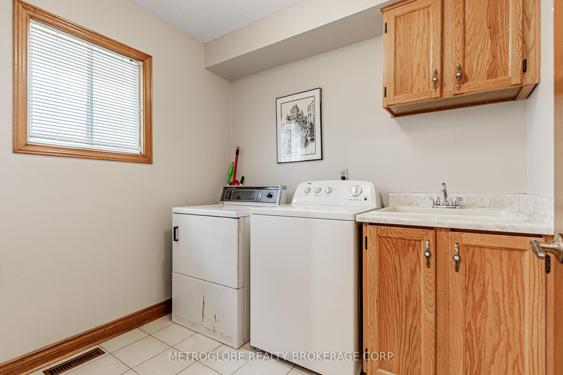 Photo 34 of 411 Forest Drive, Vaughan, West Woodbridge — HOMEH