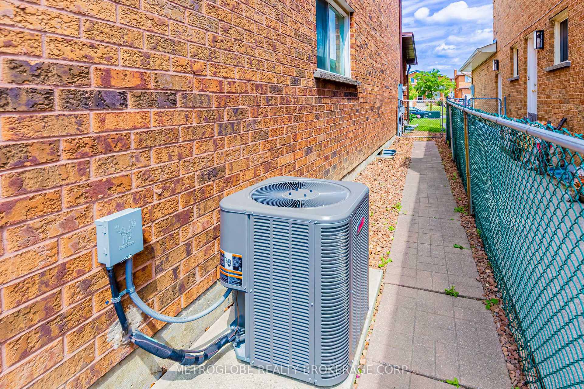 Photo 35 of 411 Forest Drive, Vaughan, West Woodbridge — HOMEH