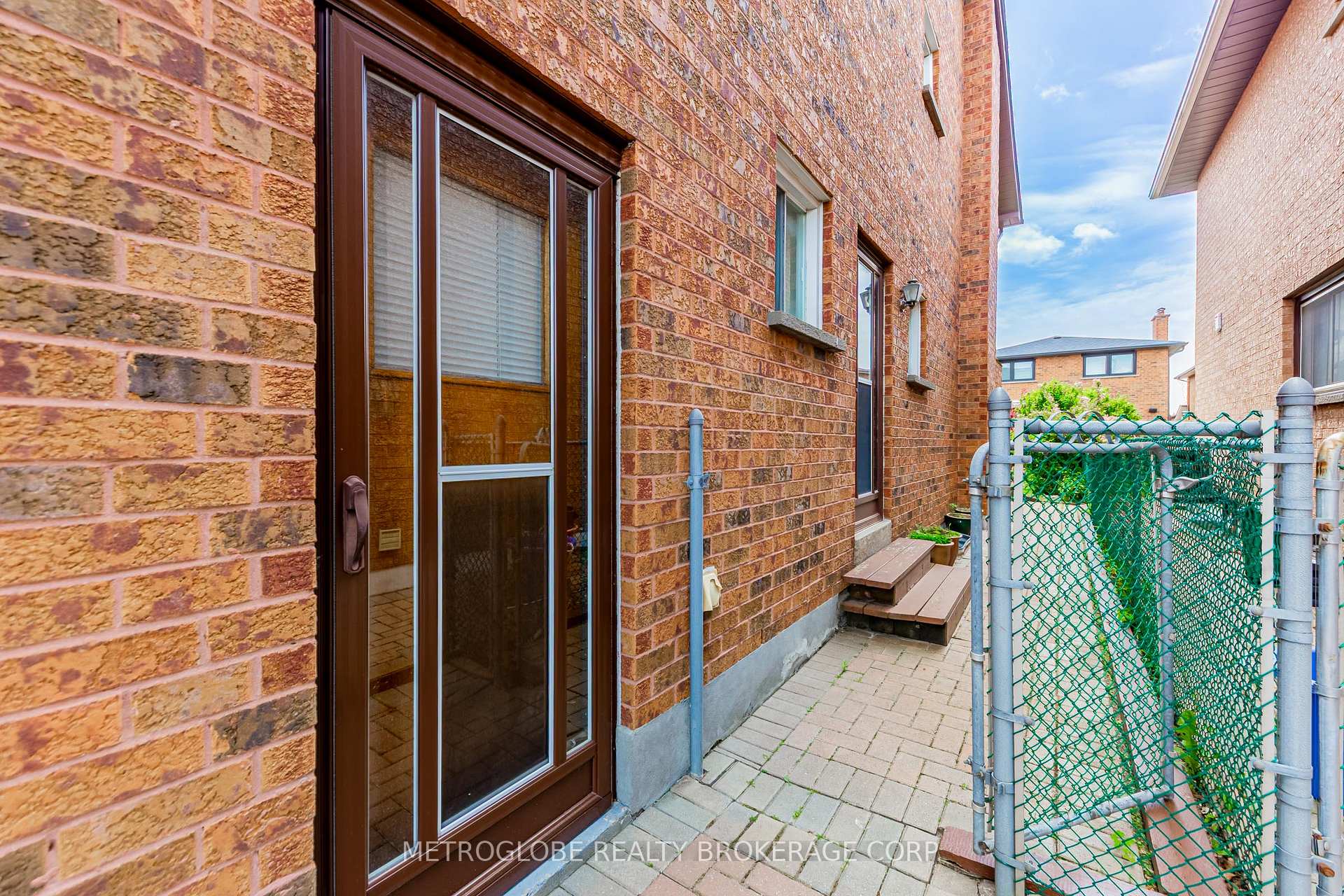 Photo 39 of 411 Forest Drive, Vaughan, West Woodbridge — HOMEH