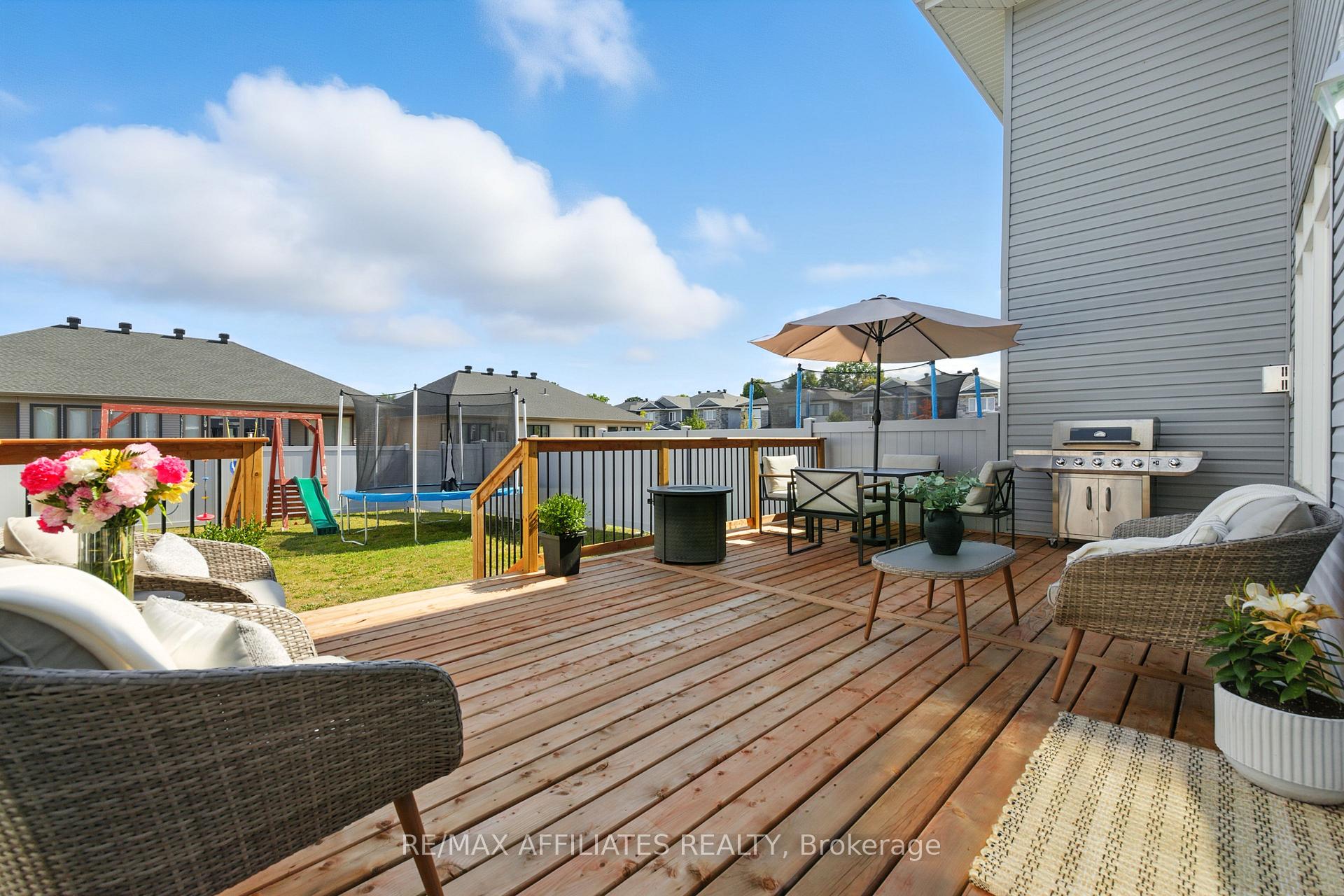 Photo 2 of 142 Thomas Street S, Arnprior — HOMEH