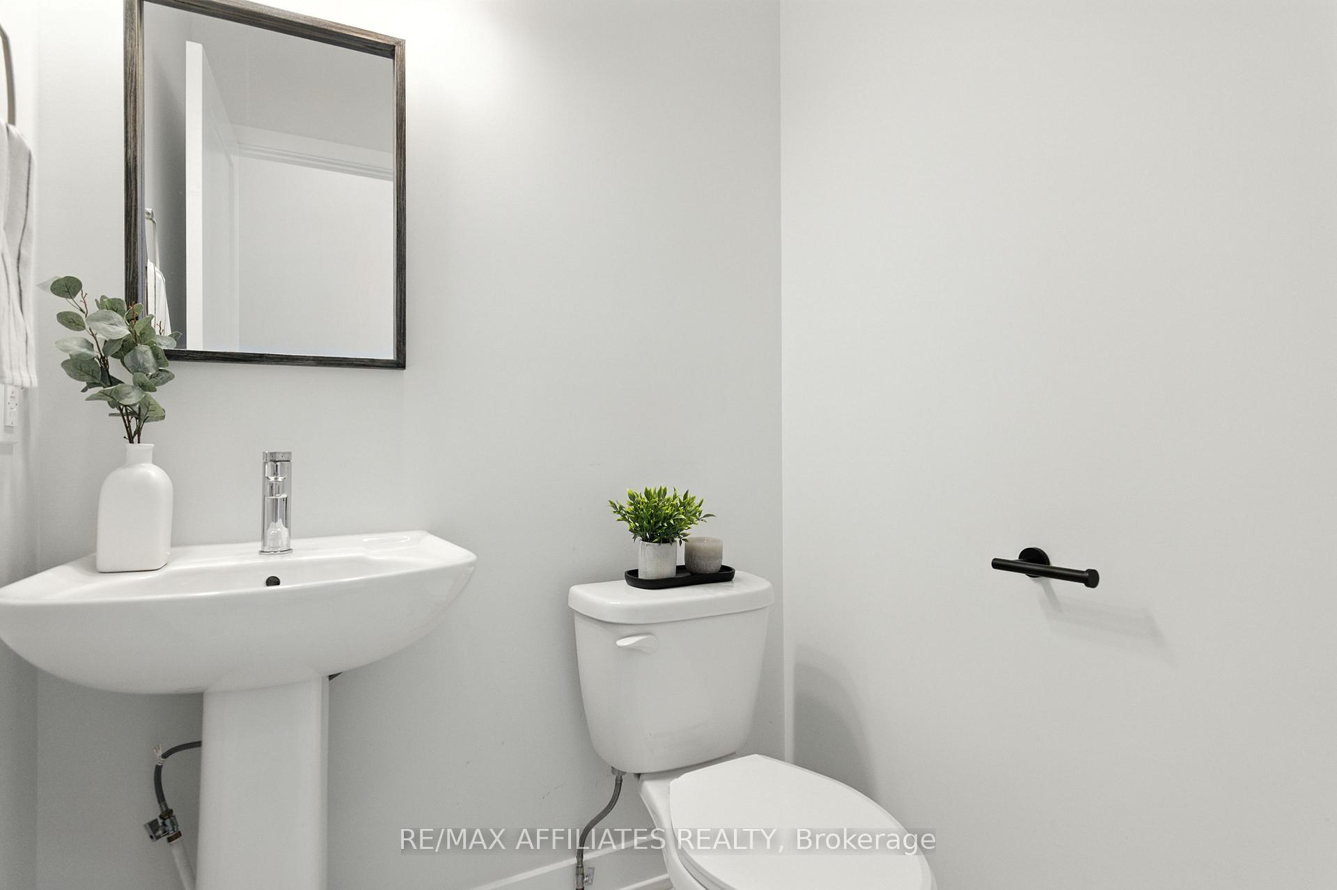 Photo 3 of 142 Thomas Street S, Arnprior — HOMEH