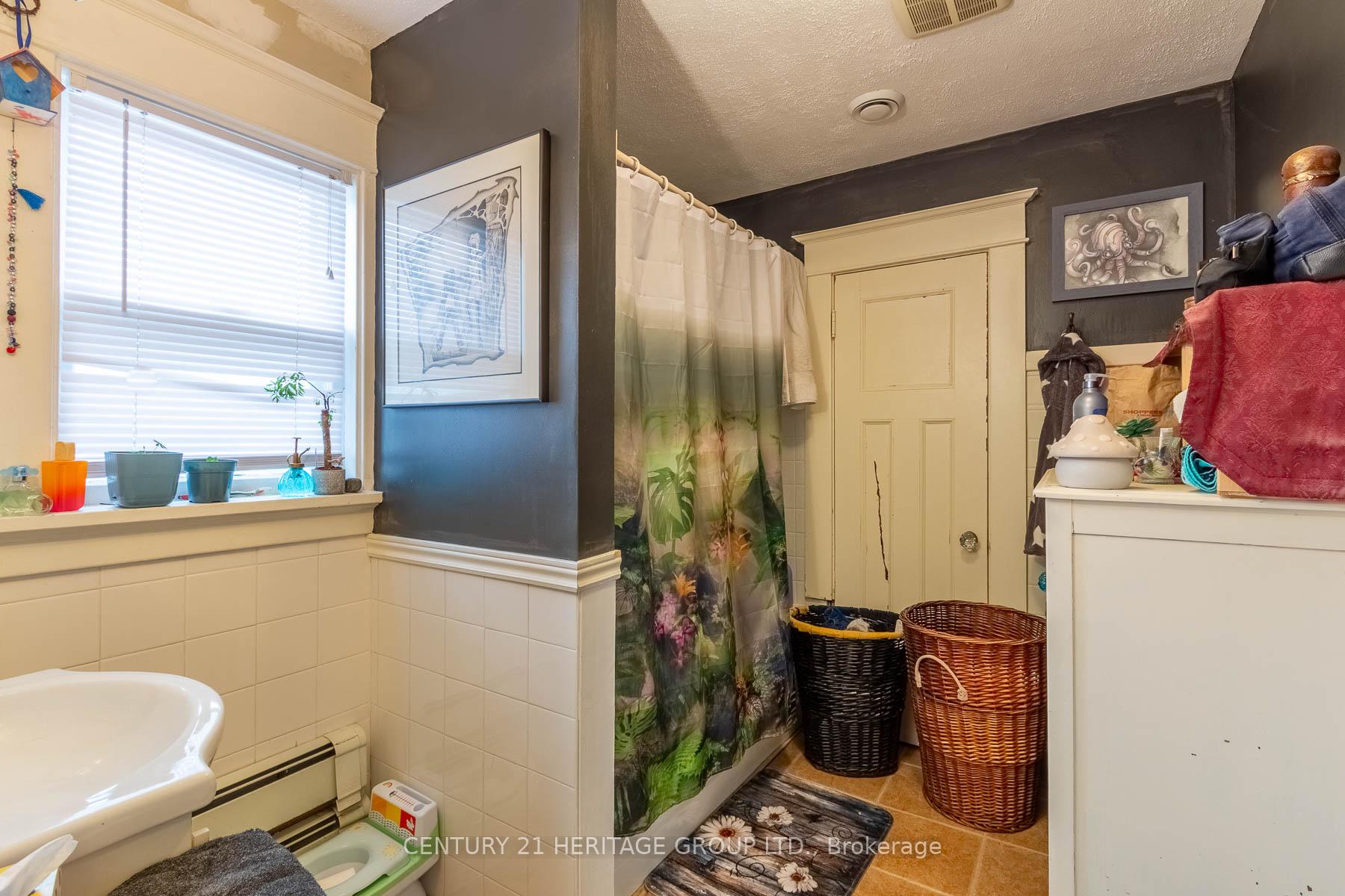 Photo 12 of 101 Niagara Street, Welland, Prince Charles — HOMEH