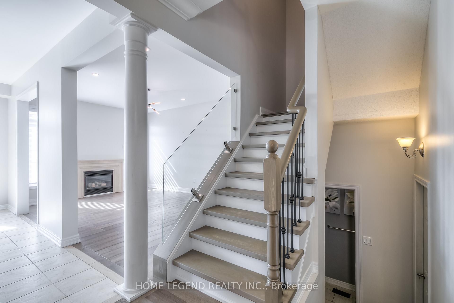 Photo 12 of 3 Fraserwood Road, Vaughan, Patterson — HOMEH