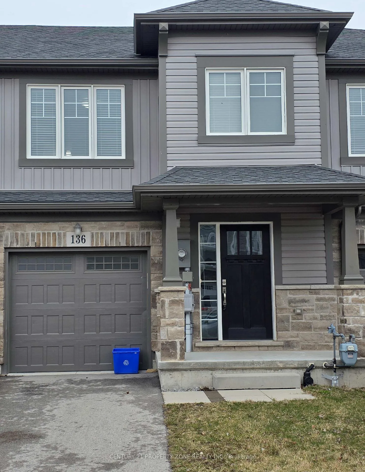 Photo 2 of 136 Monarch Street, Welland, Coyle Creek — HOMEH