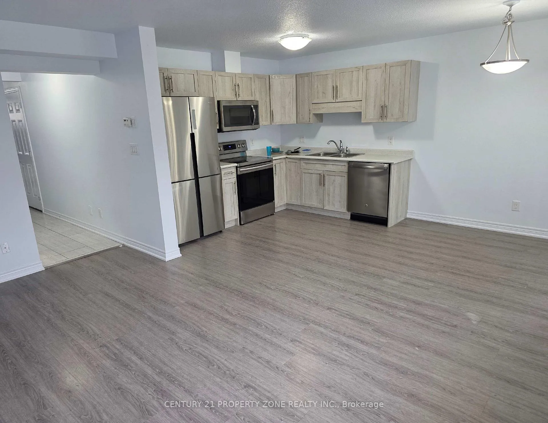 Photo 3 of 136 Monarch Street, Welland, Coyle Creek — HOMEH