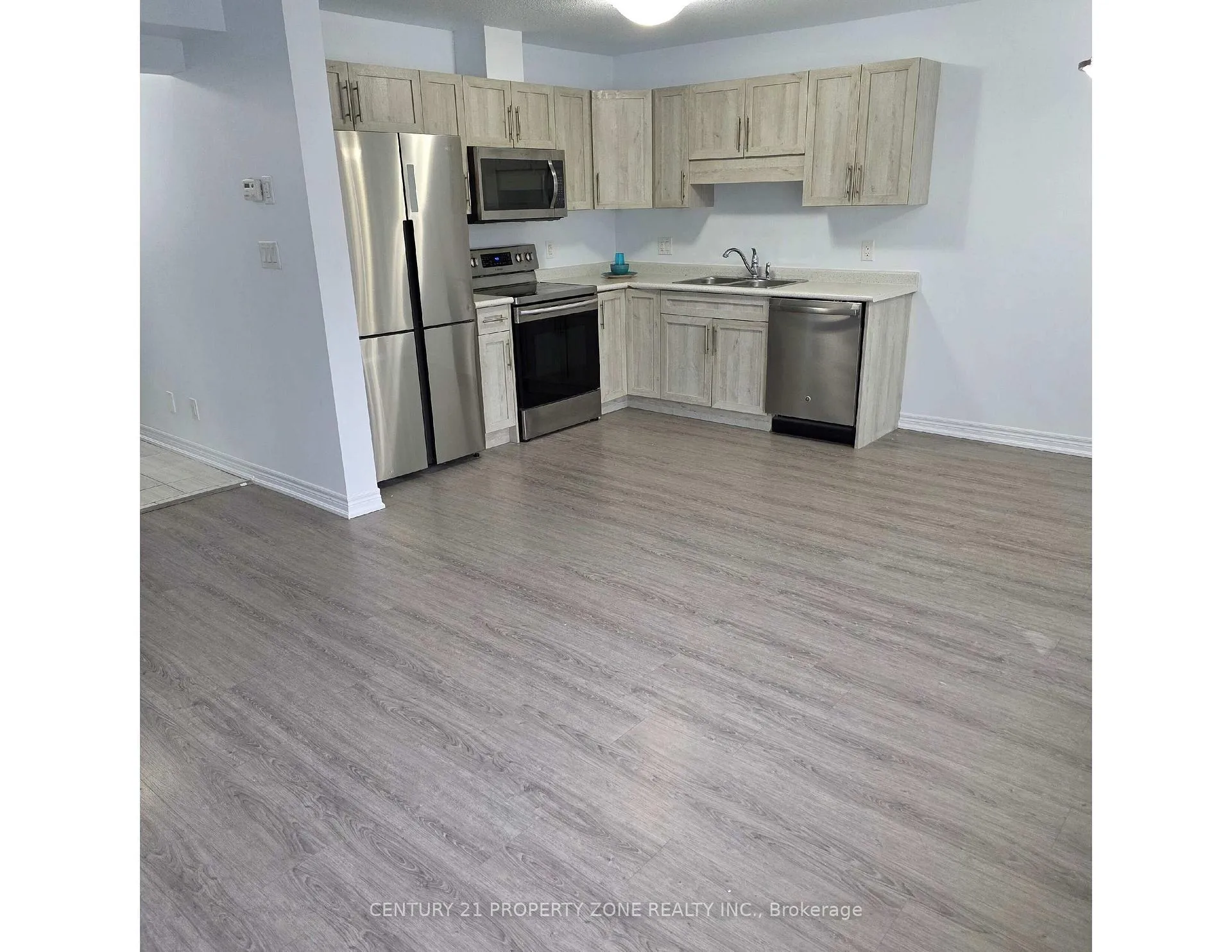 Photo 4 of 136 Monarch Street, Welland, Coyle Creek — HOMEH