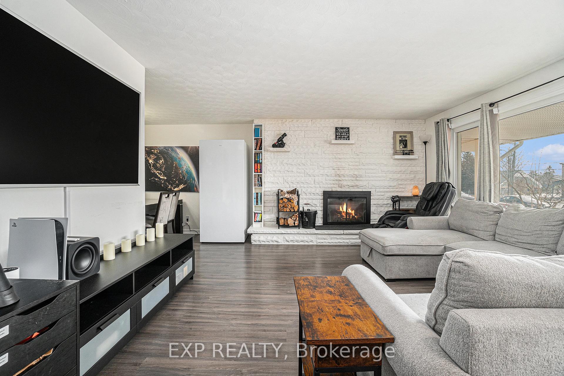 Photo 2 of 1843 Walkley Road, Ottawa, Guildwood Estates - Urbandale Acres — HOMEH
