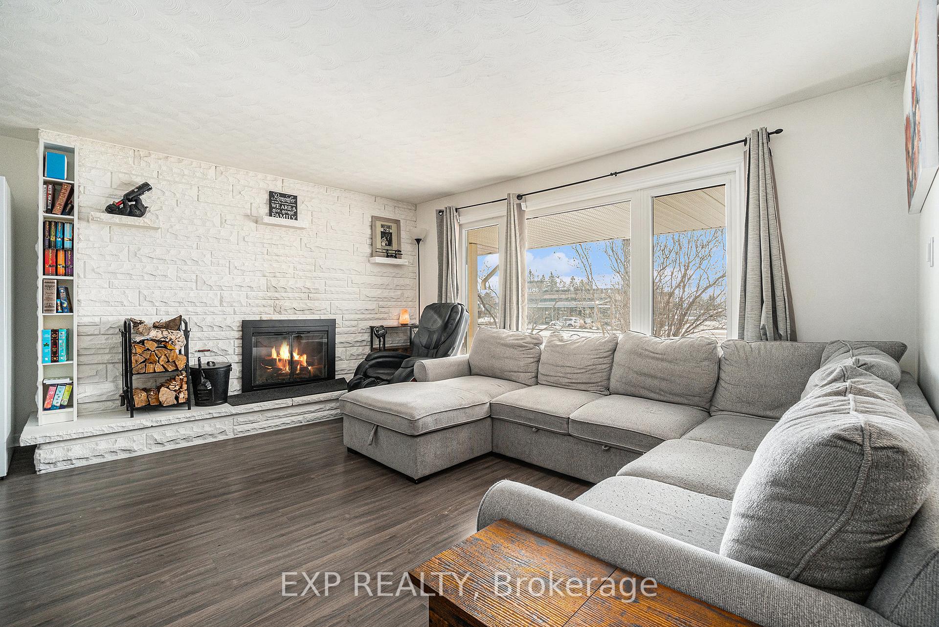 Photo 3 of 1843 Walkley Road, Ottawa, Guildwood Estates - Urbandale Acres — HOMEH