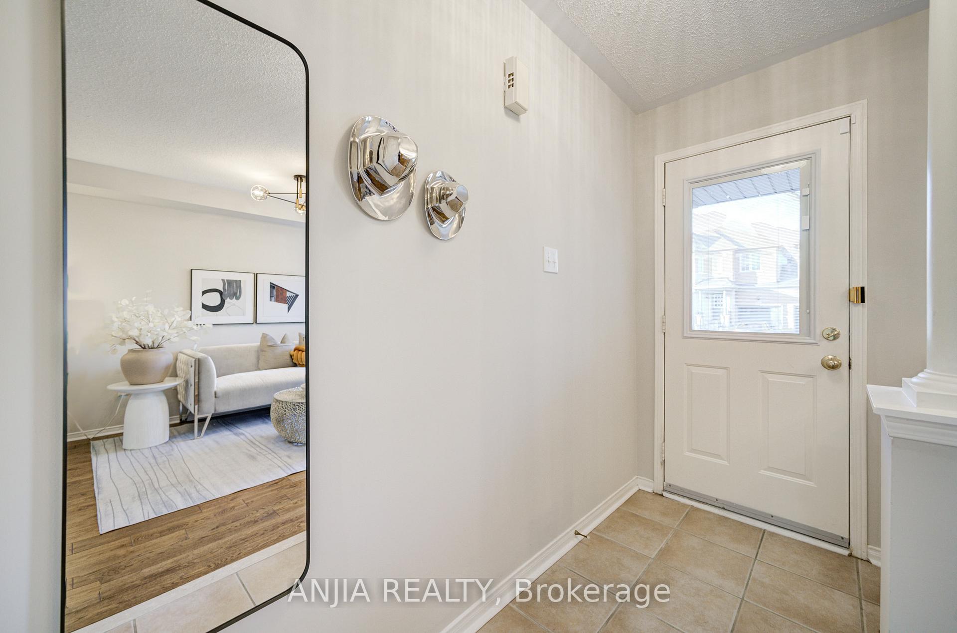 Photo 4 of 21 Bertram Earnshaw Drive, Markham, Berczy — HOMEH