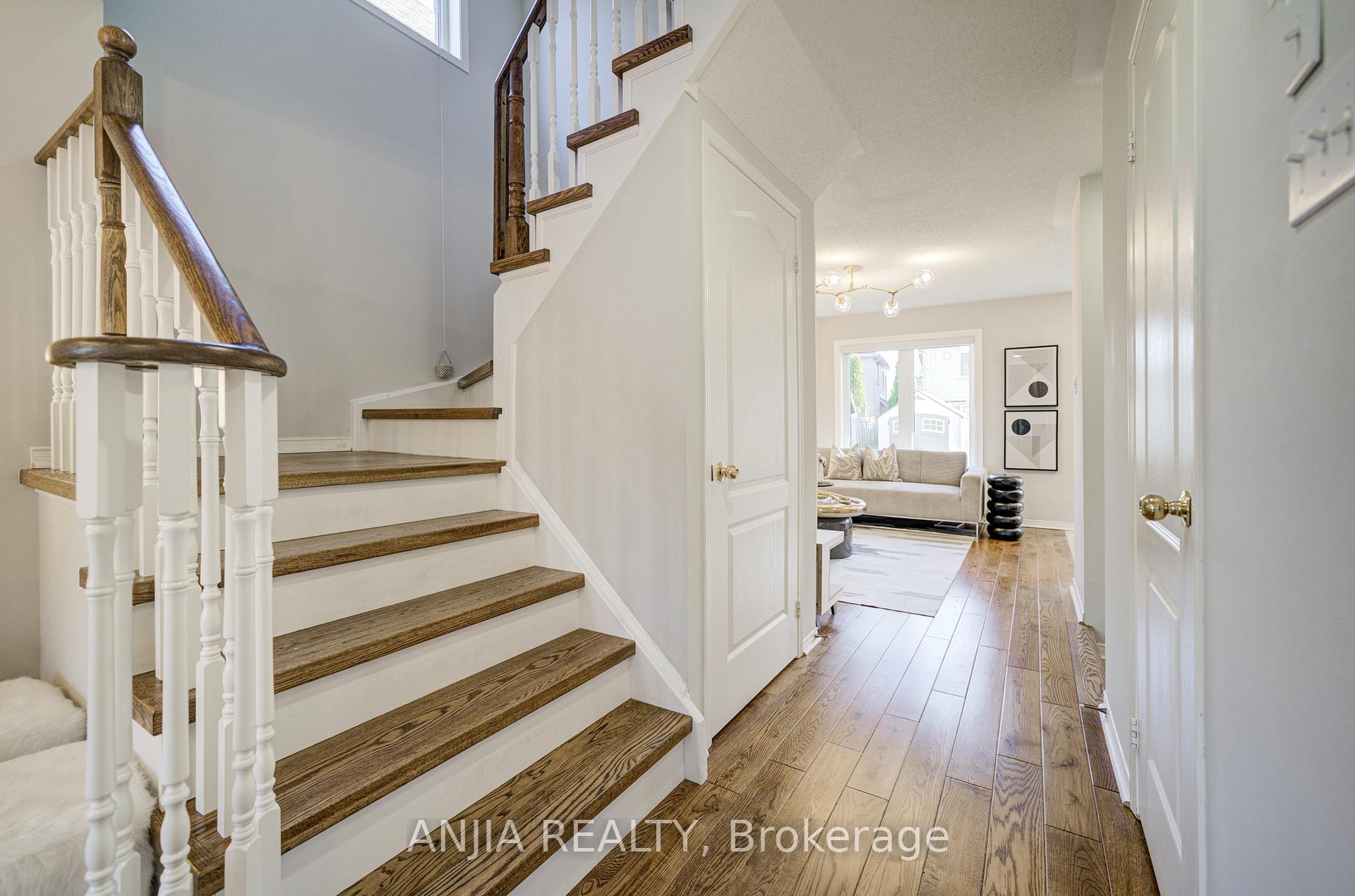 Photo 7 of 21 Bertram Earnshaw Drive, Markham, Berczy — HOMEH