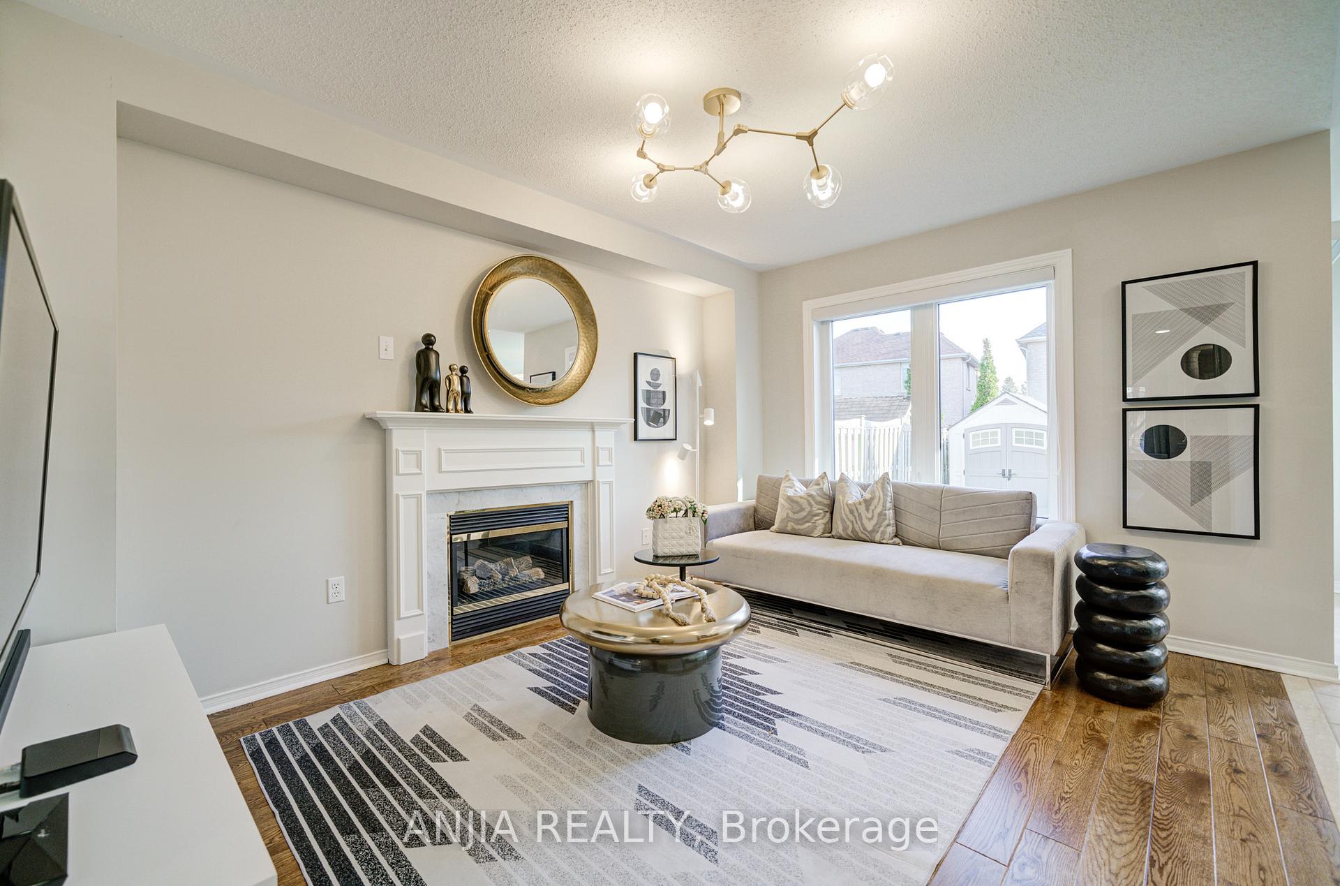 Photo 8 of 21 Bertram Earnshaw Drive, Markham, Berczy — HOMEH