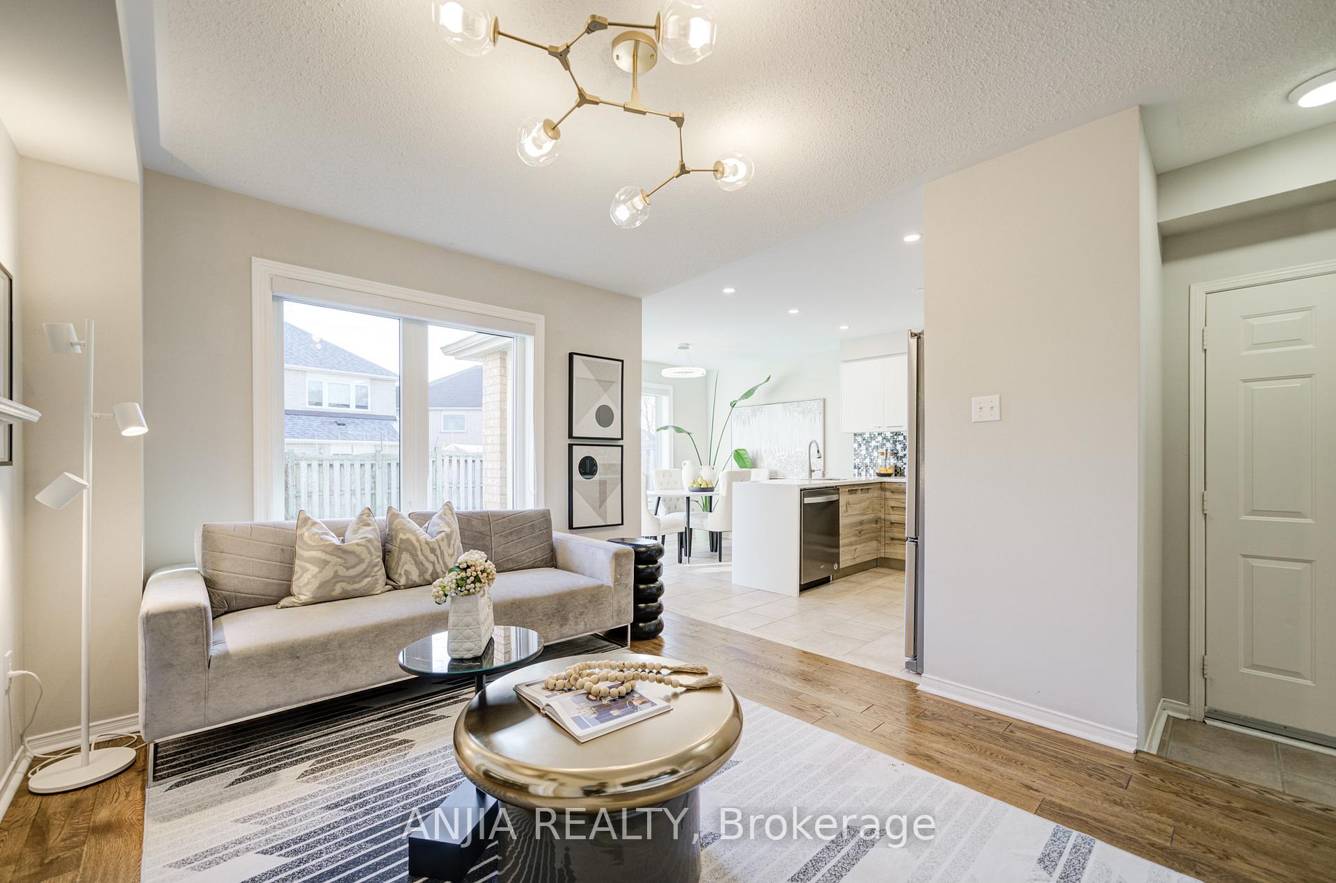 Photo 10 of 21 Bertram Earnshaw Drive, Markham, Berczy — HOMEH