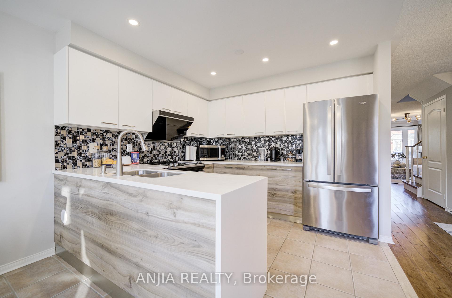 Photo 11 of 21 Bertram Earnshaw Drive, Markham, Berczy — HOMEH