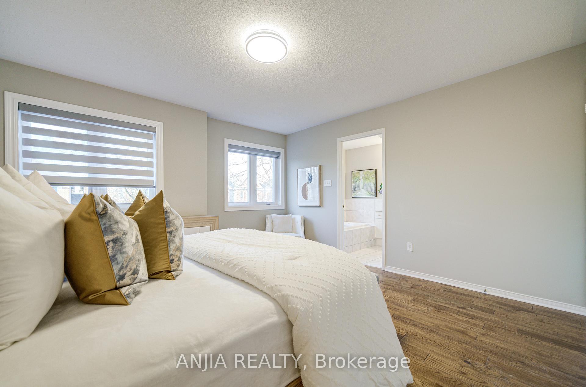 Photo 16 of 21 Bertram Earnshaw Drive, Markham, Berczy — HOMEH