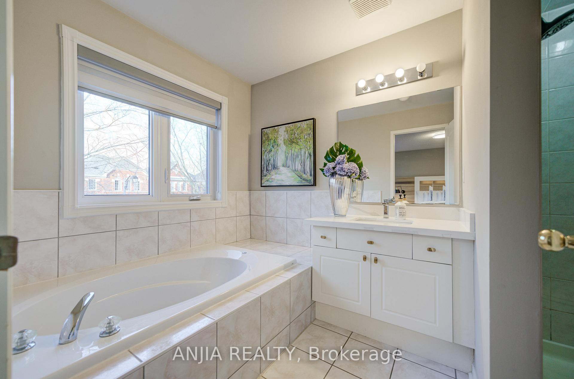 Photo 17 of 21 Bertram Earnshaw Drive, Markham, Berczy — HOMEH