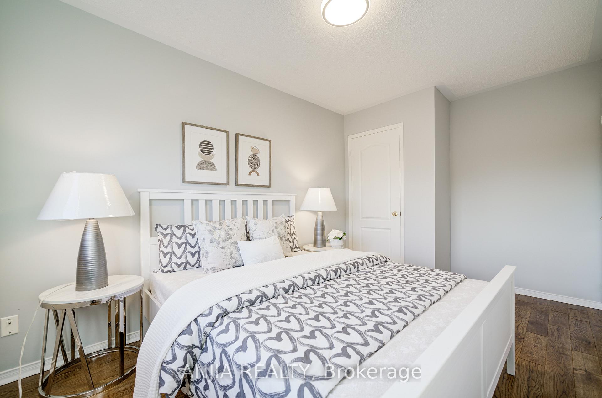 Photo 20 of 21 Bertram Earnshaw Drive, Markham, Berczy — HOMEH