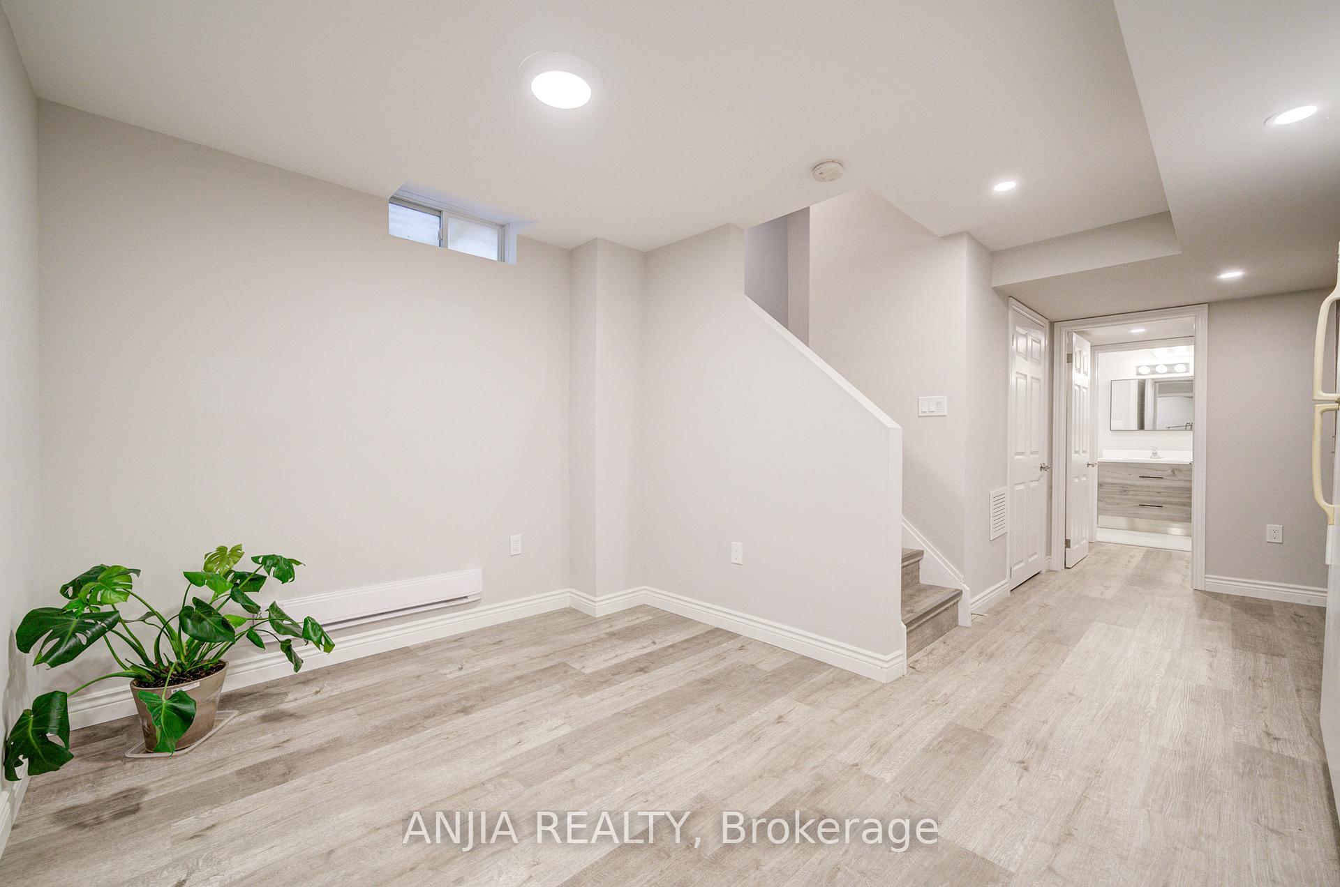 Photo 31 of 21 Bertram Earnshaw Drive, Markham, Berczy — HOMEH