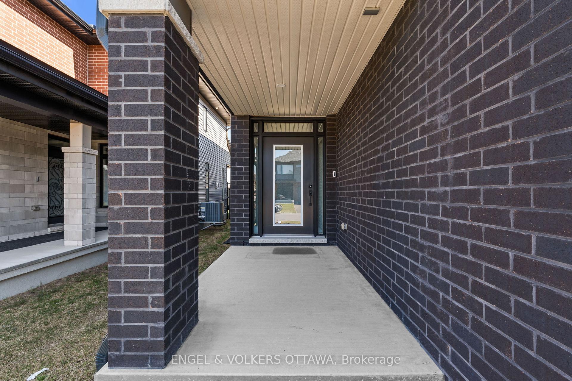 Photo 3 of 12 Whooping Crane Ridge, Ottawa, Riverside South/Gloucester Glen — HOMEH