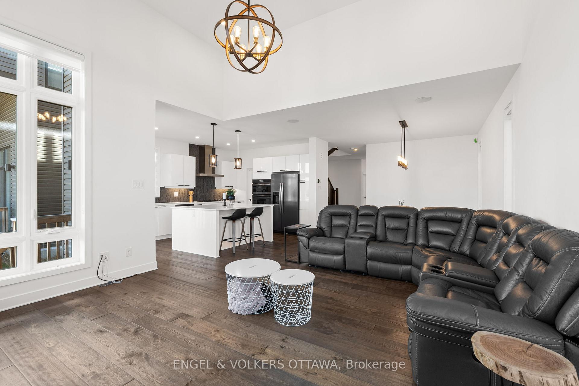 Photo 13 of 12 Whooping Crane Ridge, Ottawa, Riverside South/Gloucester Glen — HOMEH